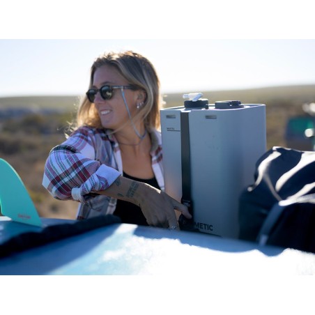 Carafe à hydratation pour eau 11L GO de Dometic / Frêne