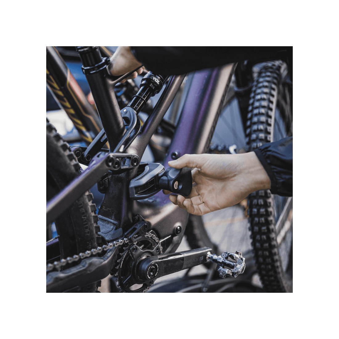  Thule EasyFold XT 3, Porte-vélos sur Boule d'attelage  entièrement Pliable, Compact, Facile à Utiliser et Compatible avec Tous Les  Types de vélos Noir