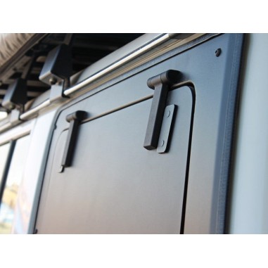 Hayon latéral pour une Toyota Land Cruiser 76 /...