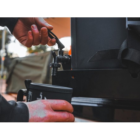 Robinet universel pour réservoir d'eau