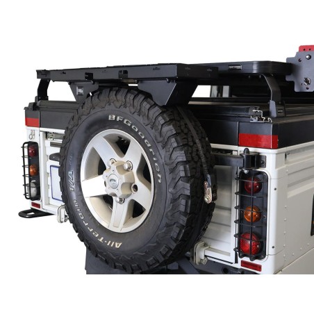 Tablette montée sur la roue de secours